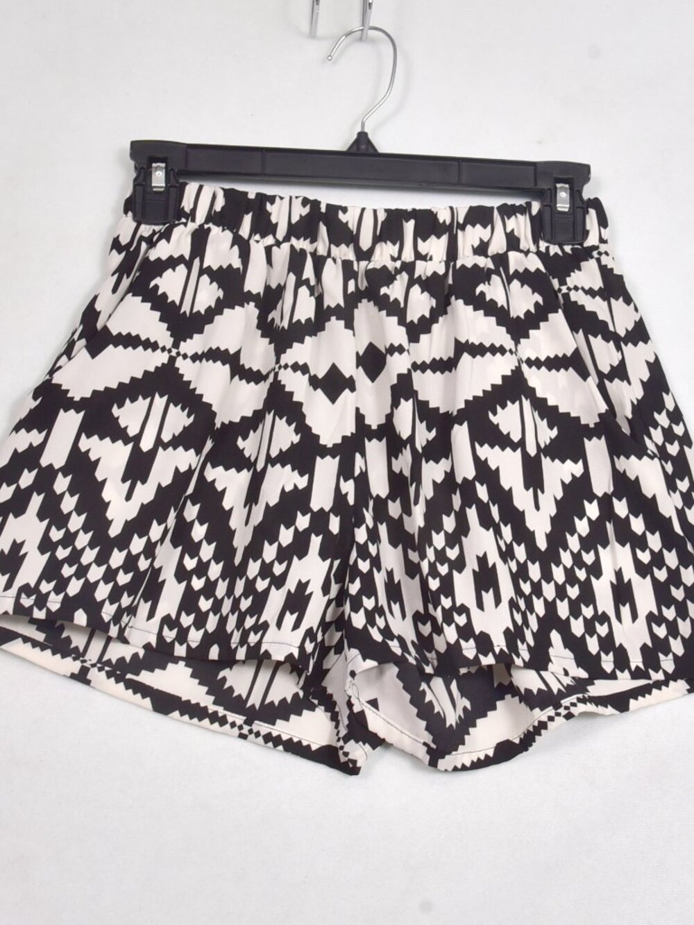 TYCHE Elastic Waist  Shorts Black White Print Size MEDIUM Pockets